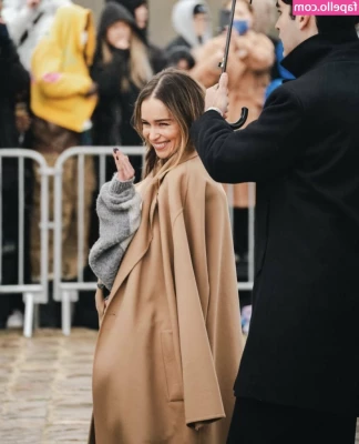 Emilia Clarke [ emilia-clarke ] - Was gonna go more pics today but I m exhausted