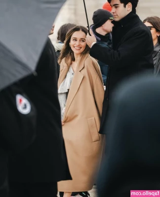 Emilia Clarke [ emilia-clarke ] - Prin Munti  Romania