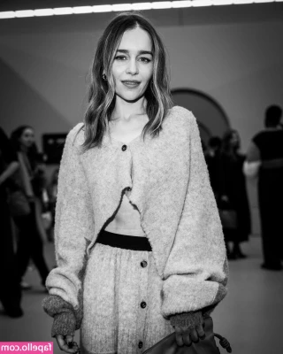 Emilia Clarke [ emilia-clarke ] - Just rip it off and get naked