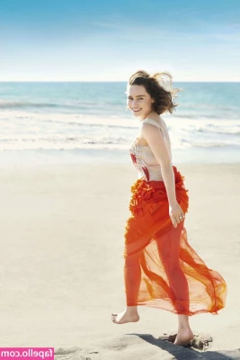 Emilia Clarke [ emilia-clarke ] - I couldn t resist at the photo shoot today - this new jumpsuit