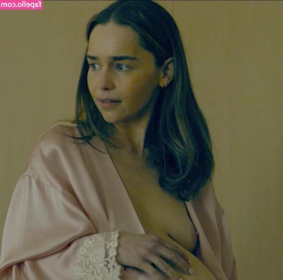Emilia Clarke [ emilia-clarke ] - Beach baby >>