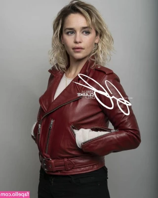 Emilia Clarke [ emilia-clarke ] - like my feet? slide into my DMs & tell me what you’d do with