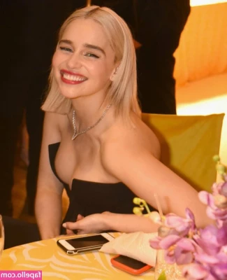 Emilia Clarke [ emilia-clarke ] - Hope everyones having a good night x
