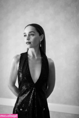Emilia Clarke [ emilia-clarke ] - te gustaría ser mi vecino ?   Te tendría como ternero🫣