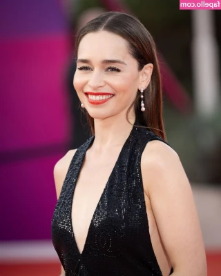 Emilia Clarke [ emilia-clarke ] - Sorry for spamming all the bundles again. I wanted to add the tip