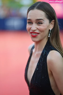 Emilia Clarke [ emilia-clarke ] - love party 🤩😍