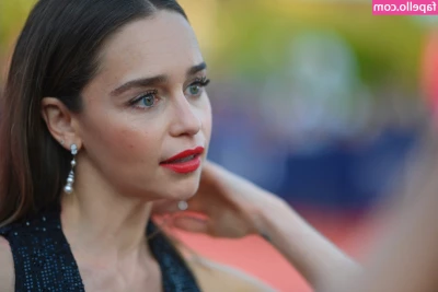 Emilia Clarke [ emilia-clarke ] - I really want to do live shows here once a week and record them for u