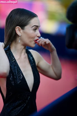 Emilia Clarke [ emilia-clarke ] - Siento demasiada felicidad de cumplir mis sueños todo gracias a