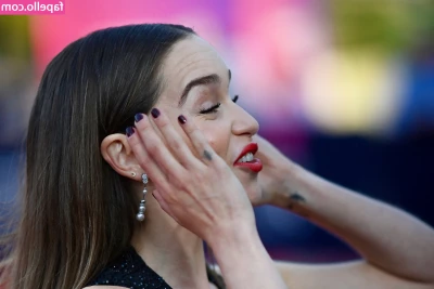 Emilia Clarke [ emilia-clarke ] - Cum play with my pussy while I deep condition my hair 🐱😉