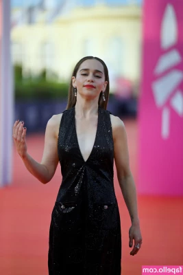 Emilia Clarke [ emilia-clarke ] - Smoking fetish💨 My favourite type of content to create is