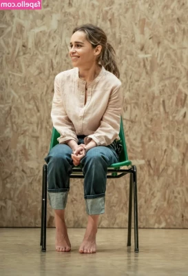 Emilia Clarke [ emilia-clarke ] - Doing chores wishing I was getting fucked instead 🥺♥️