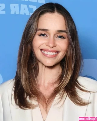Emilia Clarke [ emilia-clarke ] - Just sent everyone a little message from moi! ❤️
