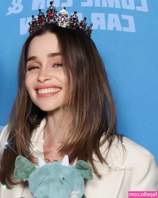 Emilia Clarke [ emilia-clarke ] - Check DMs tomorrow!🔥