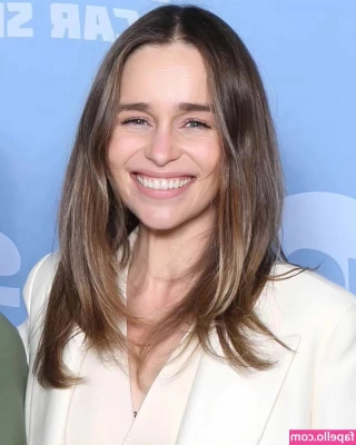 Emilia Clarke [ emilia-clarke ] - Riding giant dildo