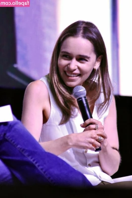 Emilia Clarke [ emilia-clarke ] - What should I do with my hand