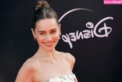 Emilia Clarke [ emilia-clarke ] - Facciamo un po  di punte