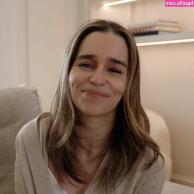 Emilia Clarke [ emilia-clarke ] - I call this piece: “pants! who needs ‘em?” 🙃
