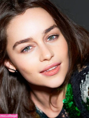 Emilia Clarke [ emilia-clarke ] - SUMMER SELFIES 1 2 Complete Photo Set    Enjoy 8 pics of me posing