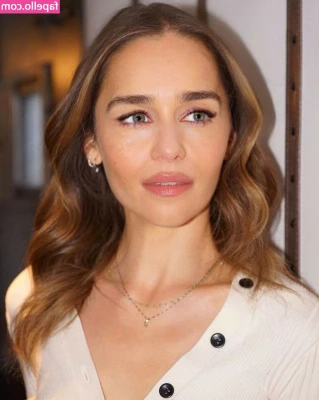 Emilia Clarke [ emilia-clarke ] - Cum Shot - Nice and thick load of sperm!!! 💦💦💦