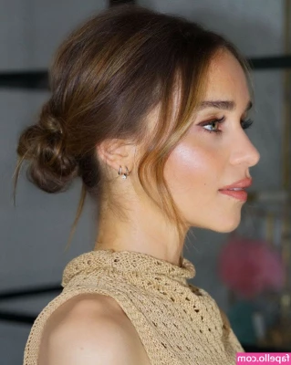 Emilia Clarke [ emilia-clarke ] - Are you thinking what im thinking?😈💦