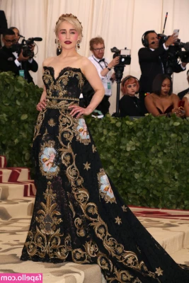 Emilia Clarke [ emilia-clarke ] - Amooo la lencería negra  3  Deja tip desde 5 y mando regalito  p
