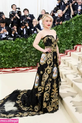 Emilia Clarke [ emilia-clarke ] - Hi guys  I m so sorry for the lack of posts  I ve been incredibly