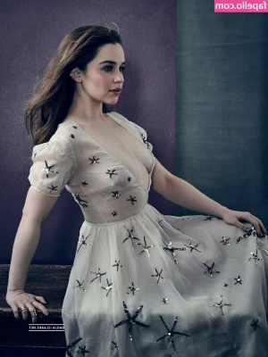 Emilia Clarke [ emilia-clarke ] - Dm me ur best dick pics and help a girl out here 💚