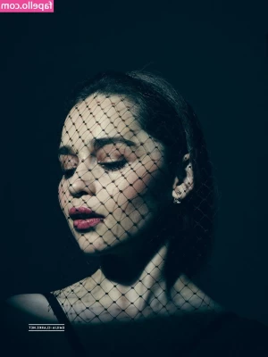 Emilia Clarke [ emilia-clarke ] - Good morning babes  Check your snapchats    if you don t follow me on