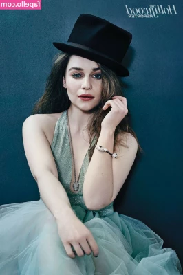 Emilia Clarke [ emilia-clarke ] - Up close and personal with my titties 🤪