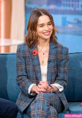 Emilia Clarke [ emilia-clarke ] - 𝐘𝐎𝐔𝐑 𝐋𝐈𝐓𝐓𝐋𝐄