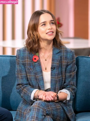 Emilia Clarke [ emilia-clarke ] - BLUE Pt 35