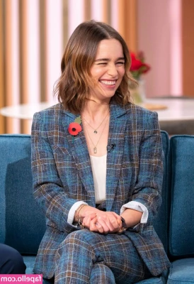 Emilia Clarke [ emilia-clarke ] - FREE nude in the DM since I slipped up  Enjoy