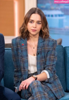 Emilia Clarke [ emilia-clarke ] - I love selfies by me