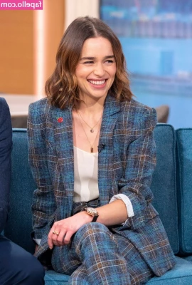 Emilia Clarke [ emilia-clarke ] - Wanna see how far down I went on this toy   for the video inquire