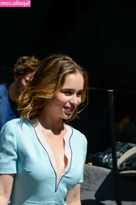Emilia Clarke [ emilia-clarke ] - Struggling to keep my dick in my pants 🤭