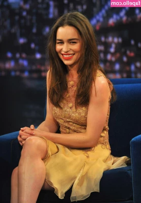 Emilia Clarke [ emilia-clarke ] - Good evening, hope everyone is well. Here is a shoe dip clip :)
