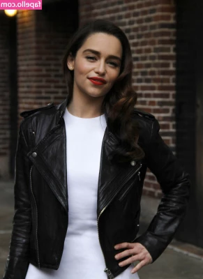 Emilia Clarke [ emilia-clarke ] - @johninsideofyou def 1 of my kinky rideordi3s😇😈😇💘 yes we