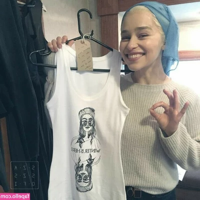 Emilia Clarke [ emilia-clarke ] - Mommy Jiggles Her Oily Titties  So easy you are distracted with