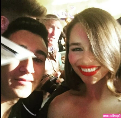 Emilia Clarke [ emilia-clarke ] - Sunday morning stroke @bobbybeslangin