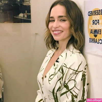 Emilia Clarke [ emilia-clarke ] - Snapped these after my top came off on cam 😋 💖