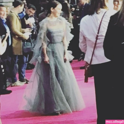 Emilia Clarke [ emilia-clarke ] - 🍑 booty booty booty rocking everywhere 🍑
