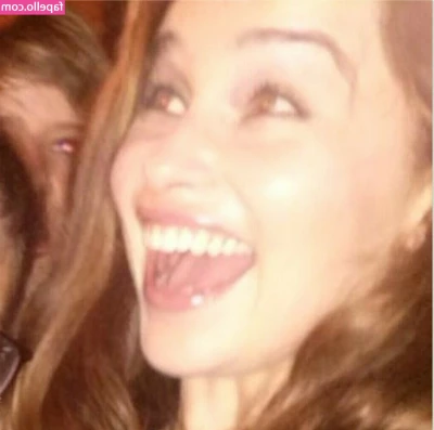 Emilia Clarke [ emilia-clarke ] - No saben lo que me encanta sentir una cara metida entre los cachetes