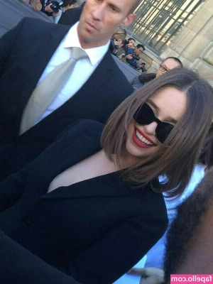Emilia Clarke [ emilia-clarke ] - Sorry I haven’t posted in a while I’ve been having some bleh