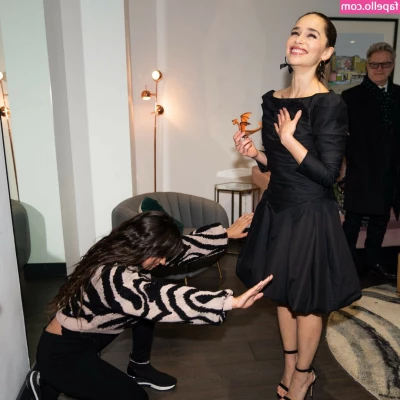 Emilia Clarke [ emilia-clarke ] - I just love cooking  Do you want to be my lil helper Linktr ee