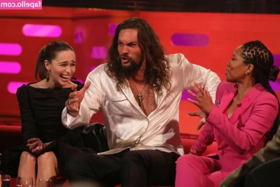 Emilia Clarke [ emilia-clarke ] - Red Flag no Swimming today - Enjoying my Kombucha instead. Does any