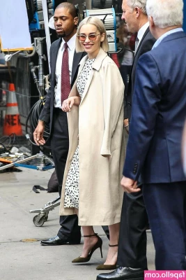 Emilia Clarke [ emilia-clarke ] - happy saturday!!! 🖤