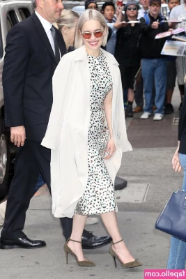 Emilia Clarke [ emilia-clarke ] - Who wants to see more