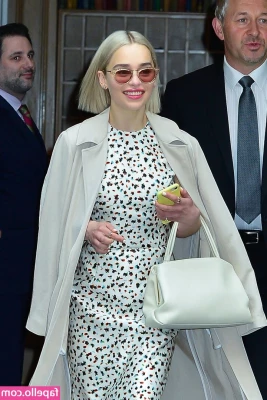 Emilia Clarke [ emilia-clarke ] - Damn... I am really looking like a vixen in this set this week 😳
