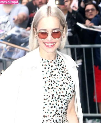 Emilia Clarke [ emilia-clarke ] - Would rather get gangbanged but I ll settle   nomakeup  natural 