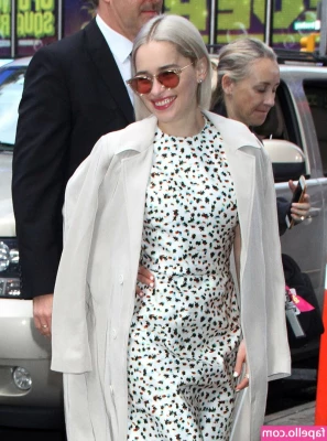 Emilia Clarke [ emilia-clarke ] - Would you taste my finger